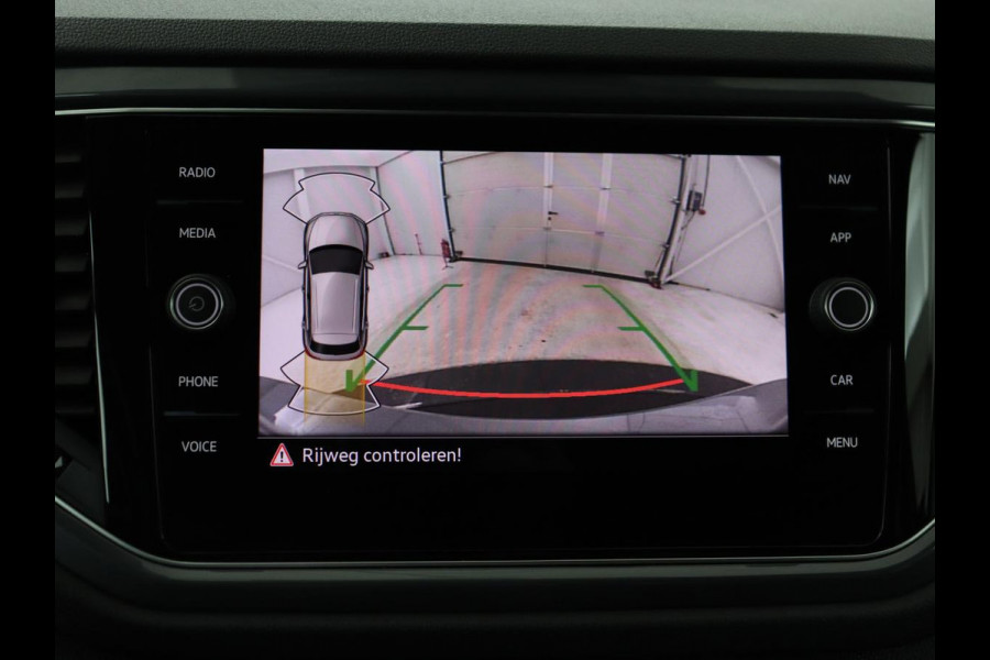 Volkswagen T-Roc 1.5 TSI Sport | Trekhaak | Camera | Carplay | Full LED | Adaptive cruise | Virtual Cockpit | Climate control | Navigatie | Bluetooth | Parkeerhulp