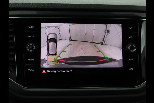 Volkswagen T-Roc 1.5 TSI Sport | Trekhaak | Camera | Carplay | Full LED | Adaptive cruise | Virtual Cockpit | Climate control | Navigatie | Bluetooth | Parkeerhulp