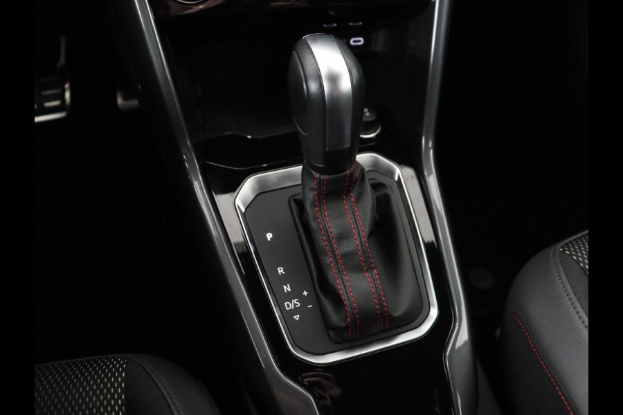 Volkswagen T-Roc 1.5 TSI Sport | Trekhaak | Camera | Carplay | Full LED | Adaptive cruise | Virtual Cockpit | Climate control | Navigatie | Bluetooth | Parkeerhulp