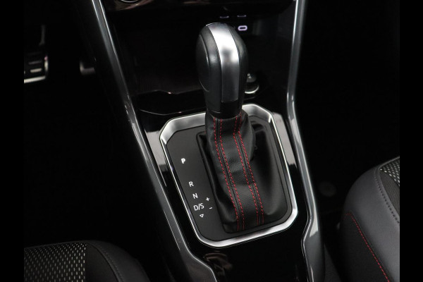 Volkswagen T-Roc 1.5 TSI Sport | Trekhaak | Camera | Carplay | Full LED | Adaptive cruise | Virtual Cockpit | Climate control | Navigatie | Bluetooth | Parkeerhulp
