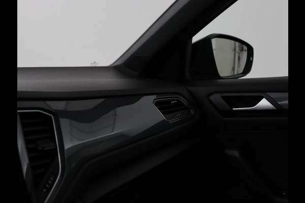 Volkswagen T-Roc 1.5 TSI Sport | Trekhaak | Camera | Carplay | Full LED | Adaptive cruise | Virtual Cockpit | Climate control | Navigatie | Bluetooth | Parkeerhulp
