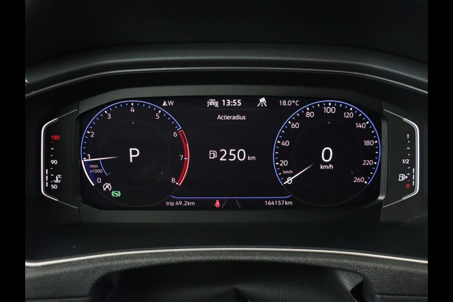 Volkswagen T-Roc 1.5 TSI Sport | Trekhaak | Camera | Carplay | Full LED | Adaptive cruise | Virtual Cockpit | Climate control | Navigatie | Bluetooth | Parkeerhulp