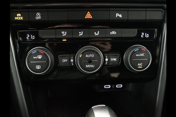Volkswagen T-Roc 1.5 TSI Sport | Trekhaak | Camera | Carplay | Full LED | Adaptive cruise | Virtual Cockpit | Climate control | Navigatie | Bluetooth | Parkeerhulp