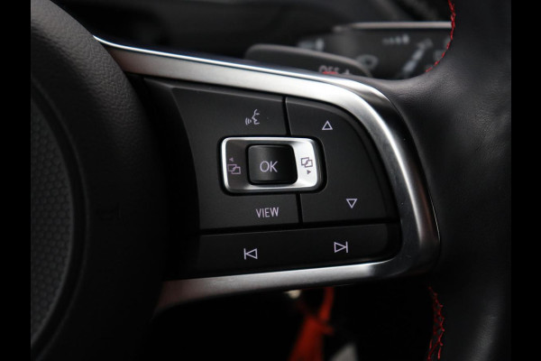 Volkswagen T-Roc 1.5 TSI Sport | Trekhaak | Camera | Carplay | Full LED | Adaptive cruise | Virtual Cockpit | Climate control | Navigatie | Bluetooth | Parkeerhulp