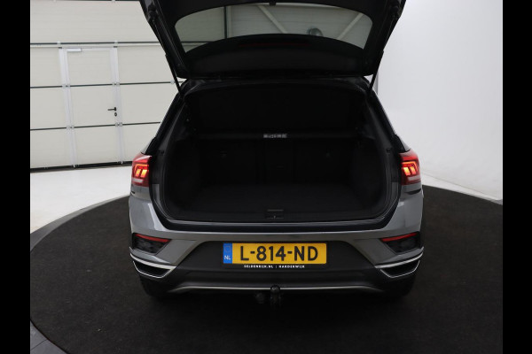 Volkswagen T-Roc 1.5 TSI Sport | Trekhaak | Camera | Carplay | Full LED | Adaptive cruise | Virtual Cockpit | Climate control | Navigatie | Bluetooth | Parkeerhulp