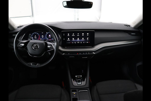 Škoda Octavia 1.0 e-TSI Ambition | Stoelverwarming | Trekhaak | Carplay | Navigatie | Full LED | Parkeerhulp | Cruise control | Climate control | Bluetooth