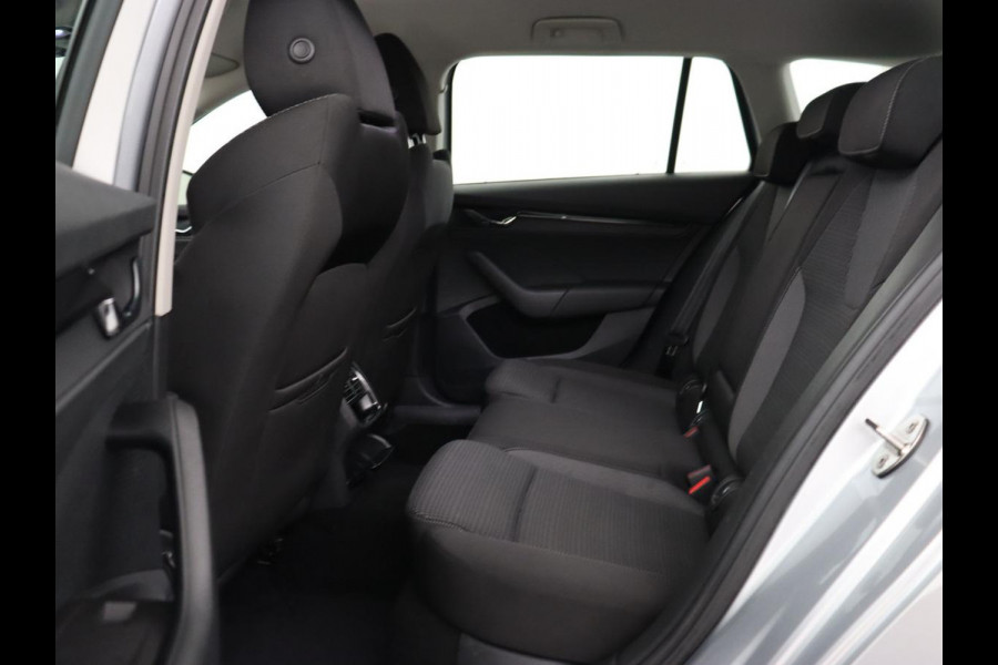 Škoda Octavia 1.0 e-TSI Ambition | Stoelverwarming | Trekhaak | Carplay | Navigatie | Full LED | Parkeerhulp | Cruise control | Climate control | Bluetooth