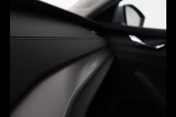 Škoda Octavia 1.0 e-TSI Ambition | Stoelverwarming | Trekhaak | Carplay | Navigatie | Full LED | Parkeerhulp | Cruise control | Climate control | Bluetooth