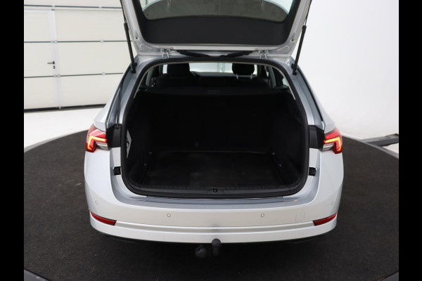 Škoda Octavia 1.0 e-TSI Ambition | Stoelverwarming | Trekhaak | Carplay | Navigatie | Full LED | Parkeerhulp | Cruise control | Climate control | Bluetooth