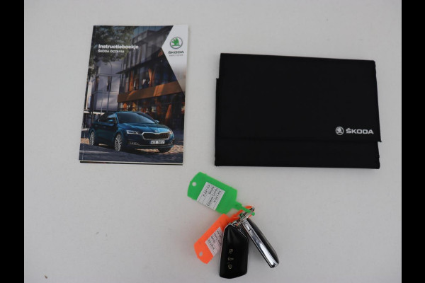 Škoda Octavia 1.0 e-TSI Ambition | Stoelverwarming | Trekhaak | Carplay | Navigatie | Full LED | Parkeerhulp | Cruise control | Climate control | Bluetooth