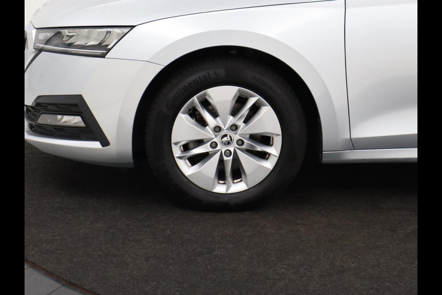 Škoda Octavia 1.0 e-TSI Ambition | Stoelverwarming | Trekhaak | Carplay | Navigatie | Full LED | Parkeerhulp | Cruise control | Climate control | Bluetooth