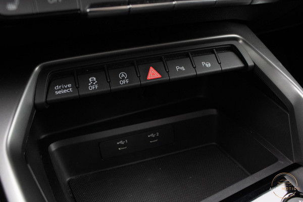 Audi A3 35 TFSI PANO S LINE LEDER CAMERA ELEKTRISCHE STOELEN