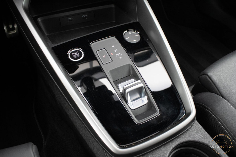 Audi A3 35 TFSI PANO S LINE LEDER CAMERA ELEKTRISCHE STOELEN