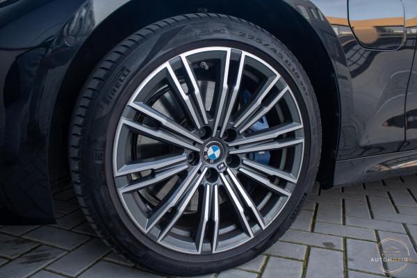 BMW 3-serie 330e PANO MEMORY M PAKKET CAMERA HUD