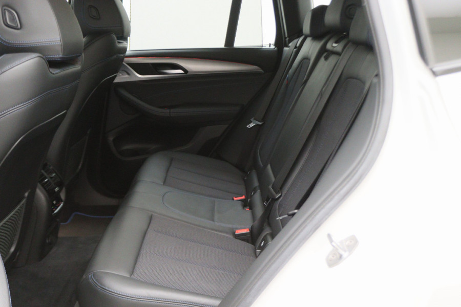 BMW X3 xDrive30i High Executive M Sport LED, Navigatie, Stoelverwarming, Climate, Cruise, 20"
