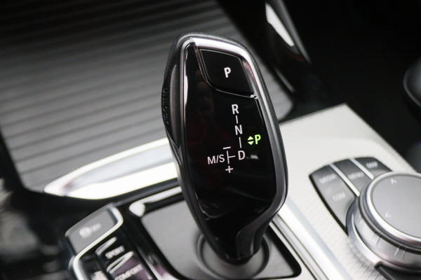 BMW X3 xDrive30i High Executive M Sport LED, Navigatie, Stoelverwarming, Climate, Cruise, 20"