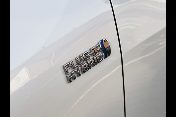 Toyota RAV4 2.5 Plug-in Hybrid AWD Bi-Tone Plus | Navi | LED | 360 Camera | CarPlay | ACC | Camera | 19 inch