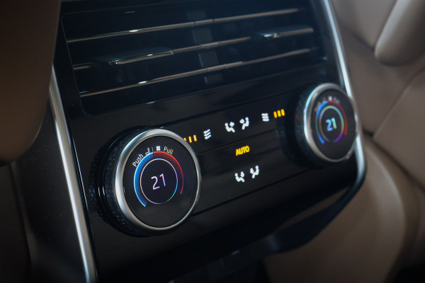 Land Rover Range Rover P510e HSE | ADAPTIVE CRUISE | VIERWIELBESTURING | STOELKOELING/VERWARMING | HEAD-UP | PANORAMADAK | STUURVERWARMING | MERIDIAN | HSE