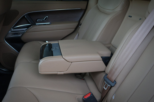 Land Rover Range Rover P510e HSE | ADAPTIVE CRUISE | VIERWIELBESTURING | STOELKOELING/VERWARMING | HEAD-UP | PANORAMADAK | STUURVERWARMING | MERIDIAN | HSE