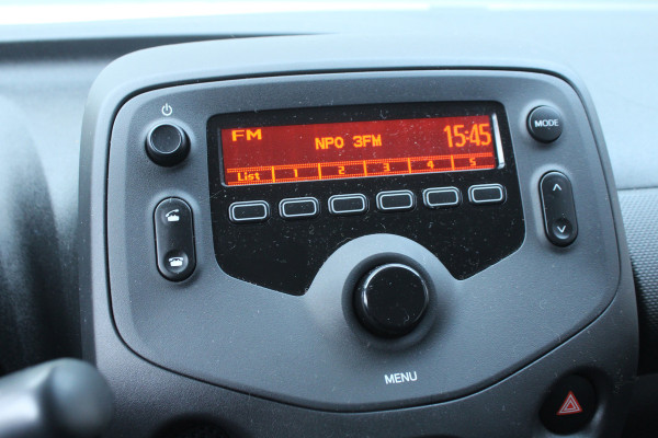 Peugeot 108 1.0 e-VTi 73pk Access NL-Auto NAP 35.422km Stuurbekrachtiging LED