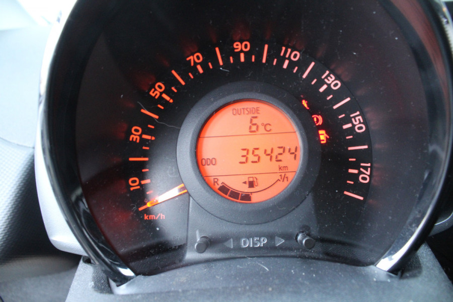 Peugeot 108 1.0 e-VTi 73pk Access NL-Auto NAP 35.422km Stuurbekrachtiging LED