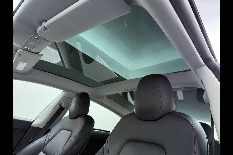 Tesla Model 3 Performance 513pk 0-100 3,4sec AWD Lmv 20" AutoPilot Rode Remklauwen Carbon Spoiler Panoramadak Adaptive Cruise Camera's Leer Pd Elektr.-A-Klep+Stuur+Verst.Stoel+Geheugen Easy Entry Stoel+Bank-Verwarmd Keyless WiFi  75kWh 4WD 1e Eigenaar Origineel Nederlandse Auto Nieuwprijs € 65.680 SOH 83%