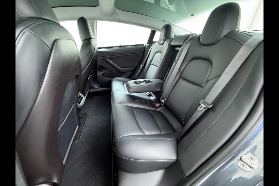 Tesla Model 3 Performance 513pk 0-100 3,4sec AWD Lmv 20" AutoPilot Rode Remklauwen Carbon Spoiler Panoramadak Adaptive Cruise Camera's Leer Pd Elektr.-A-Klep+Stuur+Verst.Stoel+Geheugen Easy Entry Stoel+Bank-Verwarmd Keyless WiFi  75kWh 4WD 1e Eigenaar Origineel Nederlandse Auto Nieuwprijs € 65.680 SOH 83%