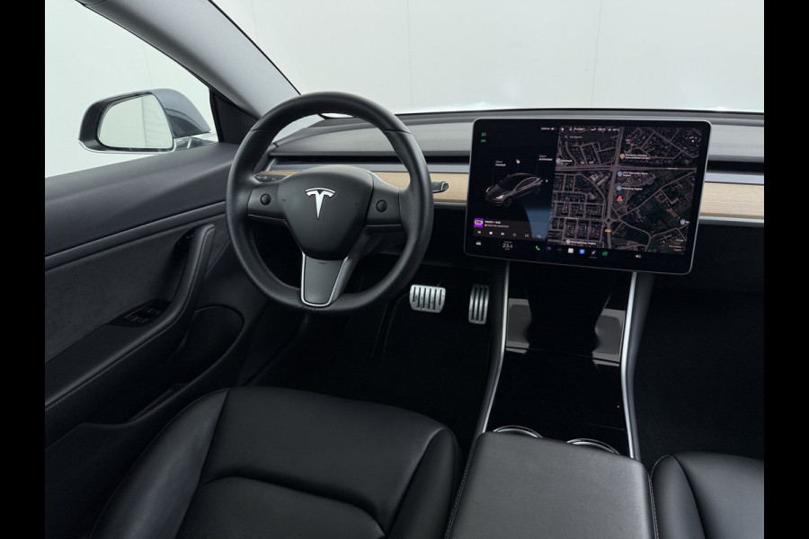 Tesla Model 3 Performance 513pk 0-100 3,4sec AWD Lmv 20" AutoPilot Rode Remklauwen Carbon Spoiler Panoramadak Adaptive Cruise Camera's Leer Pd Elektr.-A-Klep+Stuur+Verst.Stoel+Geheugen Easy Entry Stoel+Bank-Verwarmd Keyless WiFi  75kWh 4WD 1e Eigenaar Origineel Nederlandse Auto Nieuwprijs € 65.680 SOH 83%