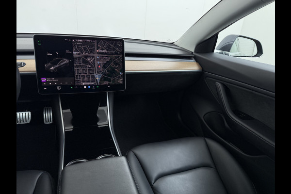 Tesla Model 3 Performance 513pk 0-100 3,4sec AWD Lmv 20" AutoPilot Rode Remklauwen Carbon Spoiler Panoramadak Adaptive Cruise Camera's Leer Pd Elektr.-A-Klep+Stuur+Verst.Stoel+Geheugen Easy Entry Stoel+Bank-Verwarmd Keyless WiFi  75kWh 4WD 1e Eigenaar Origineel Nederlandse Auto Nieuwprijs € 65.680 SOH 83%