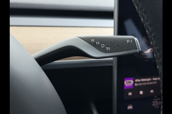 Tesla Model 3 Performance 513pk 0-100 3,4sec AWD Lmv 20" AutoPilot Rode Remklauwen Carbon Spoiler Panoramadak Adaptive Cruise Camera's Leer Pd Elektr.-A-Klep+Stuur+Verst.Stoel+Geheugen Easy Entry Stoel+Bank-Verwarmd Keyless WiFi  75kWh 4WD 1e Eigenaar Origineel Nederlandse Auto Nieuwprijs € 65.680 SOH 83%
