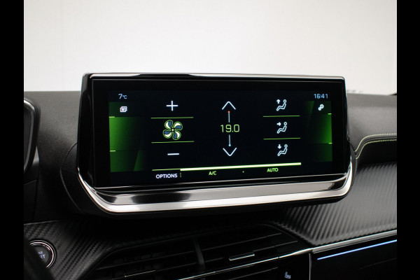 Peugeot 208 1.2 PureTech GT Pack (PANORAMADAK,CARPLAY,ELECTRISCHE STOELEN,LEDER,3D CAMERA,LED,XENON,BLACK/PACK,PDC,NETTESTAAT)