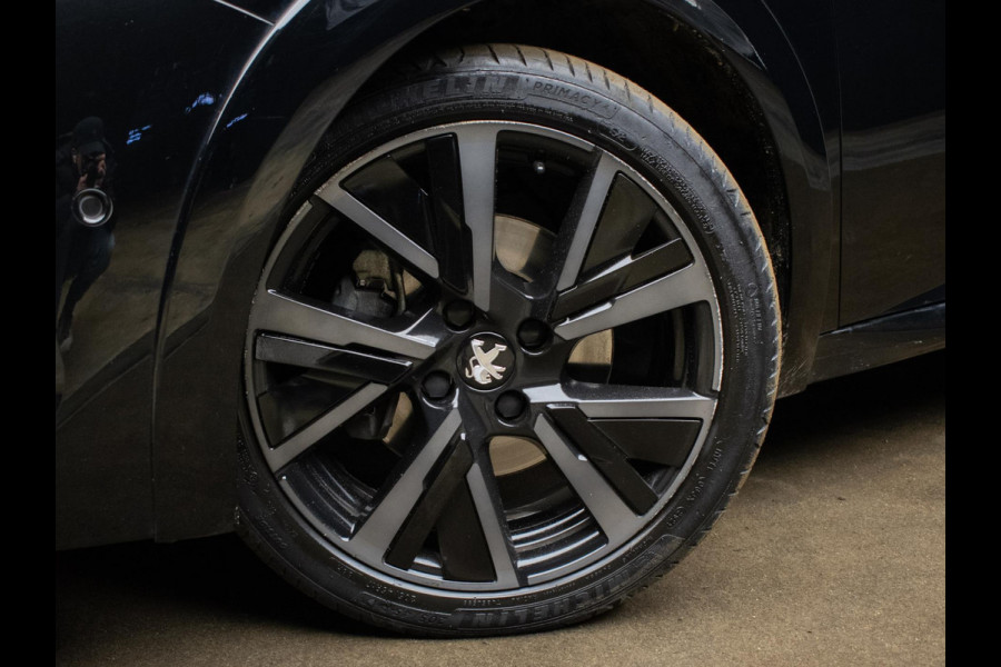 Peugeot 208 1.2 PureTech GT Pack (PANORAMADAK,CARPLAY,ELECTRISCHE STOELEN,LEDER,3D CAMERA,LED,XENON,BLACK/PACK,PDC,NETTESTAAT)