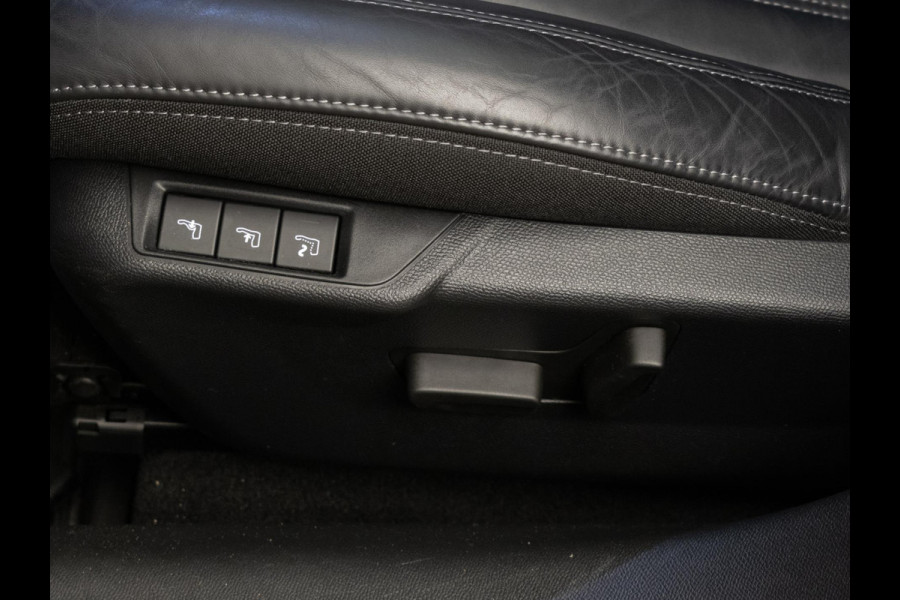 Peugeot 208 1.2 PureTech GT Pack (PANORAMADAK,CARPLAY,ELECTRISCHE STOELEN,LEDER,3D CAMERA,LED,XENON,BLACK/PACK,PDC,NETTESTAAT)