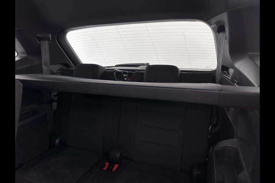 Volkswagen Tiguan Allspace 1.5 TSI R-Line Highline Business [ 7-Pers. ] Aut. *PANO | ARTVELOURS | FULL-LED | DIGI-COCKPIT | KEYLESS | ADAPTIVE-CRUISE | CAMERA | SHIFTPADDLES | CARPLAY | DAB+ | HEATED-COMFORTSEATS | NAVI-FULLMAP | PRIVACYGLASS | 19''ALU*