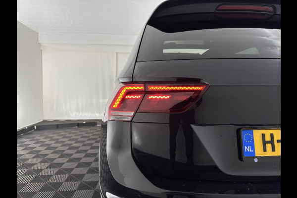 Volkswagen Tiguan Allspace 1.5 TSI R-Line Highline Business [ 7-Pers. ] Aut. *PANO | ARTVELOURS | FULL-LED | DIGI-COCKPIT | KEYLESS | ADAPTIVE-CRUISE | CAMERA | SHIFTPADDLES | CARPLAY | DAB+ | HEATED-COMFORTSEATS | NAVI-FULLMAP | PRIVACYGLASS | 19''ALU*