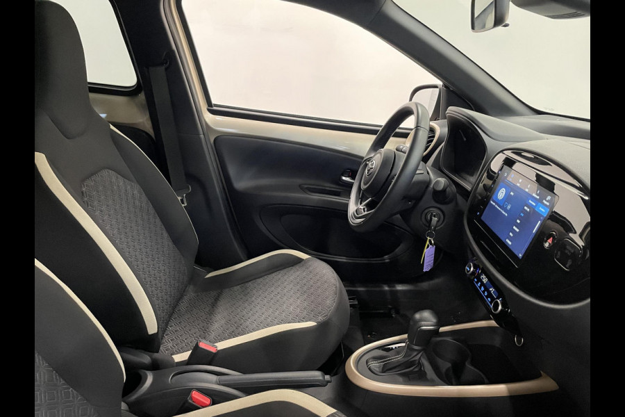 Toyota Aygo X 1.0 VVT-i Automaat Pulse Navigatie Apple Carplay/Android Auto Camera 17" Lichtmetalen Velgen Climate Control Adaptive Cruise Control Two Tone