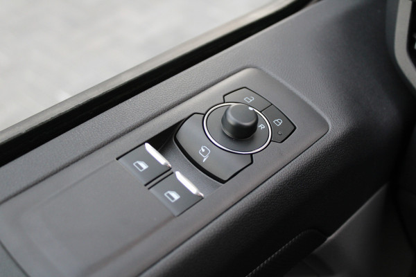 Ford Transit Custom 320 2.5 PHEV L2H1 Limited 232pk - 2x Schuifdeur - Trekhaak - Stoel/Stuurverwarming - ACC - Blindspot - Keyless - Rijklaar