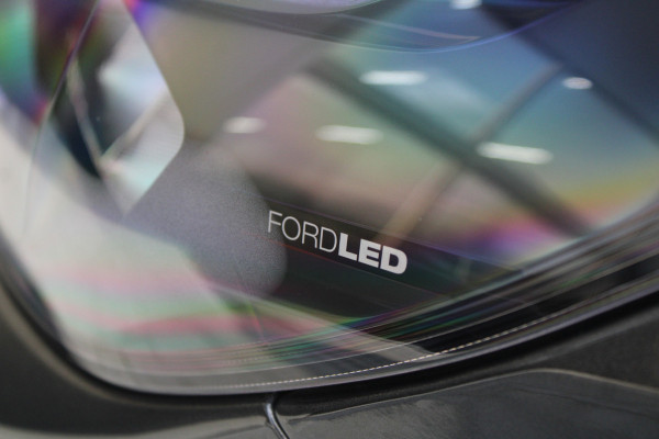 Ford Transit Custom 320 2.5 PHEV L2H1 Limited 232pk - 2x Schuifdeur - Trekhaak - Stoel/Stuurverwarming - ACC - Blindspot - Keyless - Rijklaar