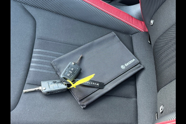 Škoda Kamiq 1.0 TSI Automaat Monte Carlo * Panorama * Navigatie * Camera * Climate Control *