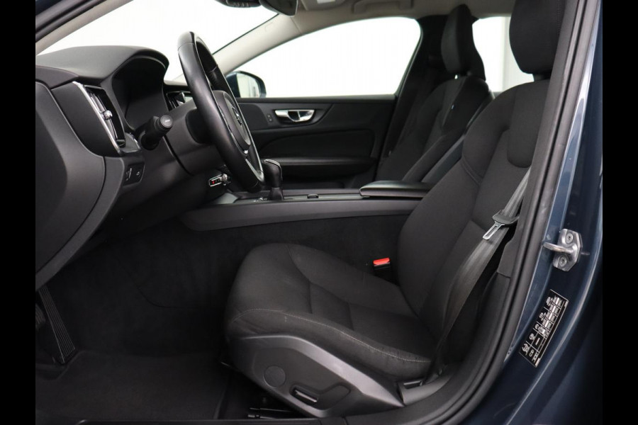 Volvo V60 2.0 D3 Momentum | Carplay | Navigatie | Full LED | Cruise control | Parkeerhulp | Climate control | Bluetooth | Digital Cockpit