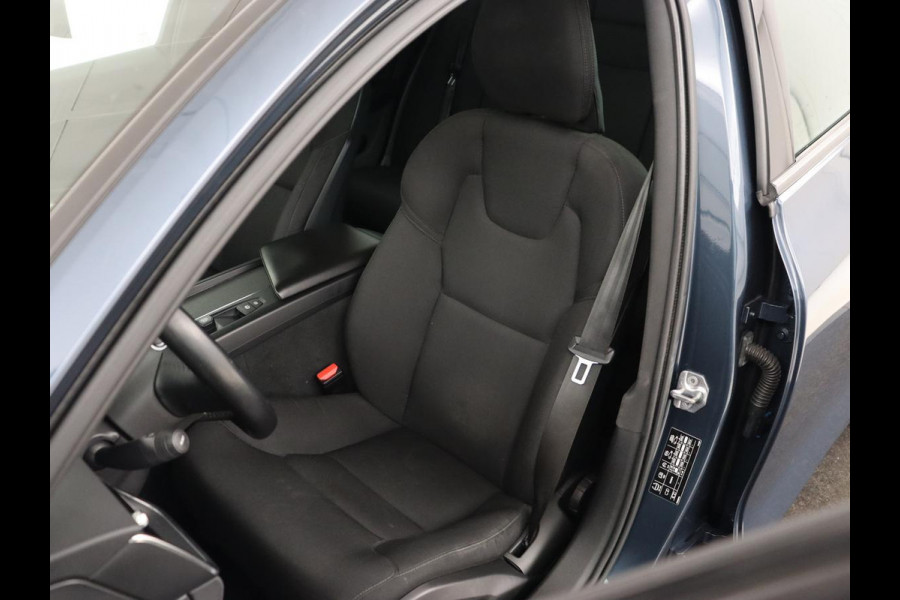 Volvo V60 2.0 D3 Momentum | Carplay | Navigatie | Full LED | Cruise control | Parkeerhulp | Climate control | Bluetooth | Digital Cockpit