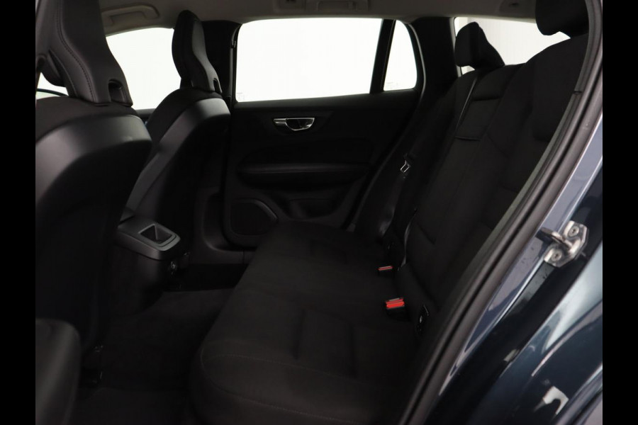 Volvo V60 2.0 D3 Momentum | Carplay | Navigatie | Full LED | Cruise control | Parkeerhulp | Climate control | Bluetooth | Digital Cockpit