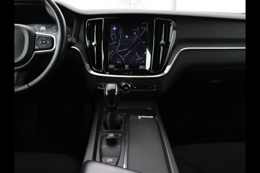 Volvo V60 2.0 D3 Momentum | Carplay | Navigatie | Full LED | Cruise control | Parkeerhulp | Climate control | Bluetooth | Digital Cockpit