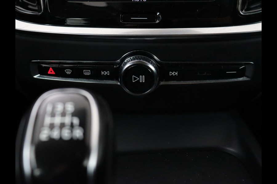 Volvo V60 2.0 D3 Momentum | Carplay | Navigatie | Full LED | Cruise control | Parkeerhulp | Climate control | Bluetooth | Digital Cockpit