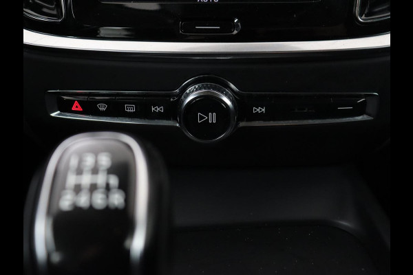 Volvo V60 2.0 D3 Momentum | Carplay | Navigatie | Full LED | Cruise control | Parkeerhulp | Climate control | Bluetooth | Digital Cockpit