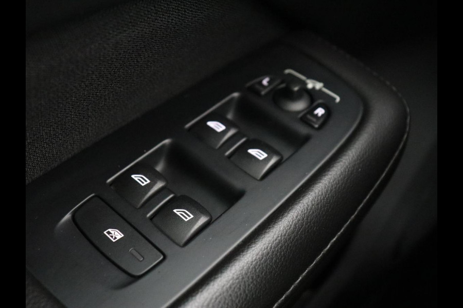 Volvo V60 2.0 D3 Momentum | Carplay | Navigatie | Full LED | Cruise control | Parkeerhulp | Climate control | Bluetooth | Digital Cockpit