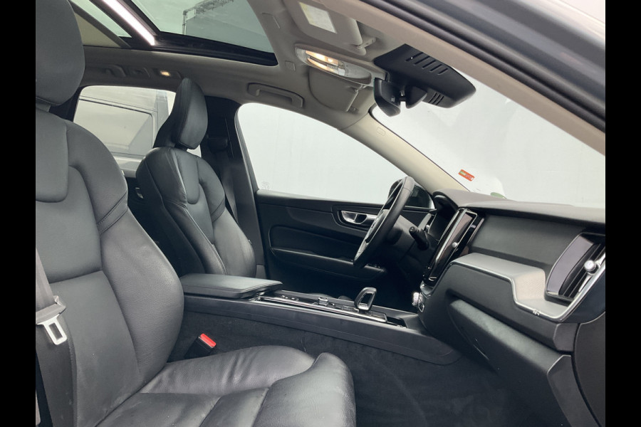 Volvo XC60 2.0 T8 Plug-in hybrid AWD Plus Dark 1Eig BLIS Memory Stoel/stuur Verw Pano Carplay
