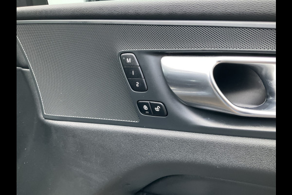 Volvo XC60 2.0 T8 Plug-in hybrid AWD Plus Dark 1Eig BLIS Memory Stoel/stuur Verw Pano Carplay