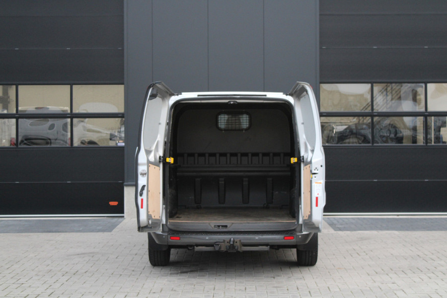 Ford Transit Custom 320 2.0 TDCI L2H1 Active DC 2x Schuifdeur - Trekhaak - Stoelverwarming - ACC - Blindspot - Carplay - Bi-Xenon - Rijklaar