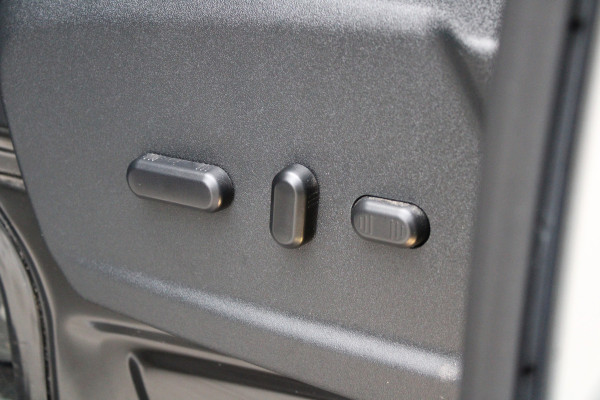 Ford Transit Custom 320 2.0 TDCI L2H1 Active DC 2x Schuifdeur - Trekhaak - Stoelverwarming - ACC - Blindspot - Carplay - Bi-Xenon - Rijklaar